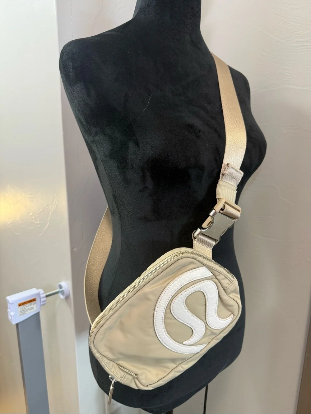 Lululemon Everywhere Belt Bag 1L Trench/White Opal Logo Tan Crossbody - Picture 2 of 5